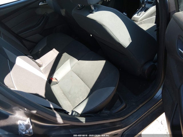 FORD FOCUS SE - 8