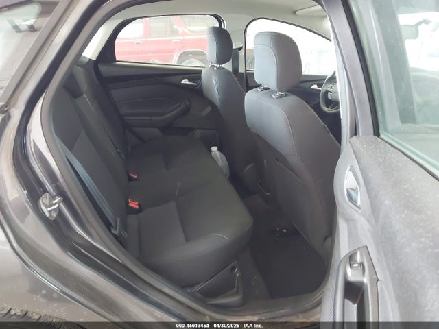 FORD FOCUS SE - 8