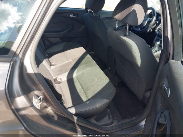 FORD FOCUS SE - 8