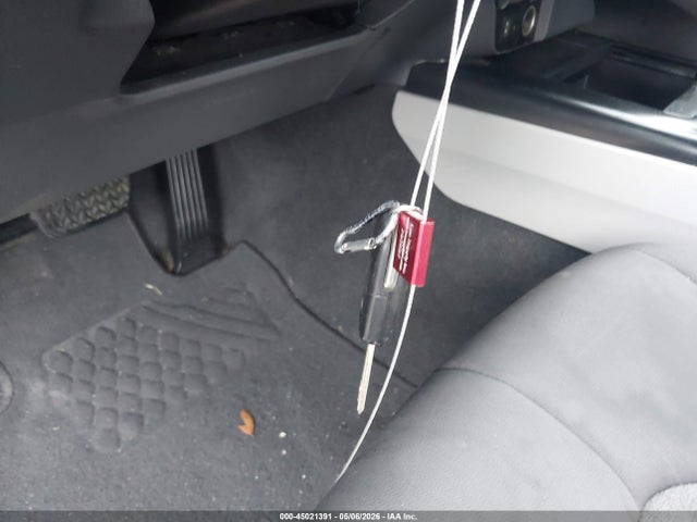 2019 TOYOTA CAMRY LE 11