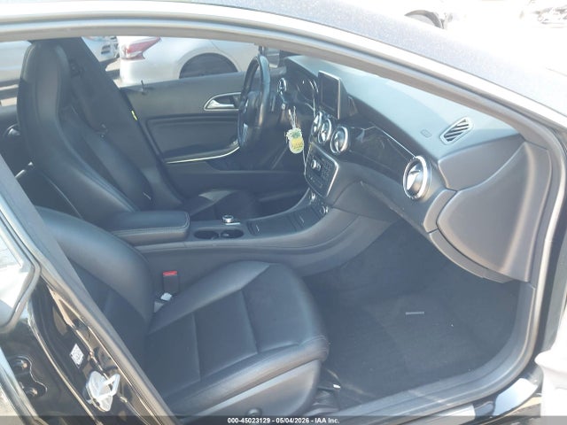 2014 Mercedes-BENZ CLA photo 5