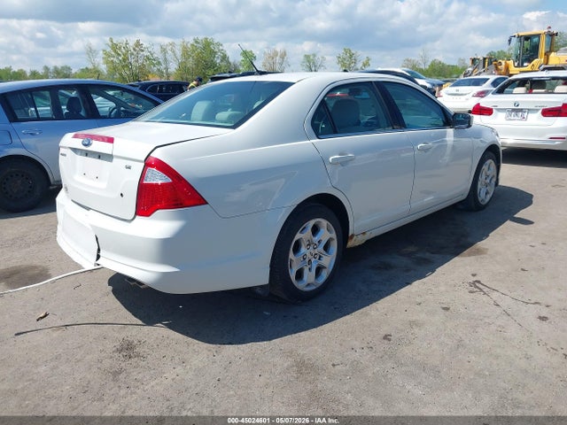 FORD FUSION SE - 4