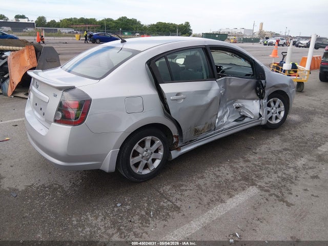 2010 Nissan SENTRA 2.0SR 照片 4