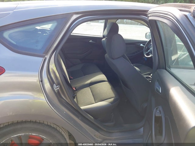 FORD FOCUS SE - 8