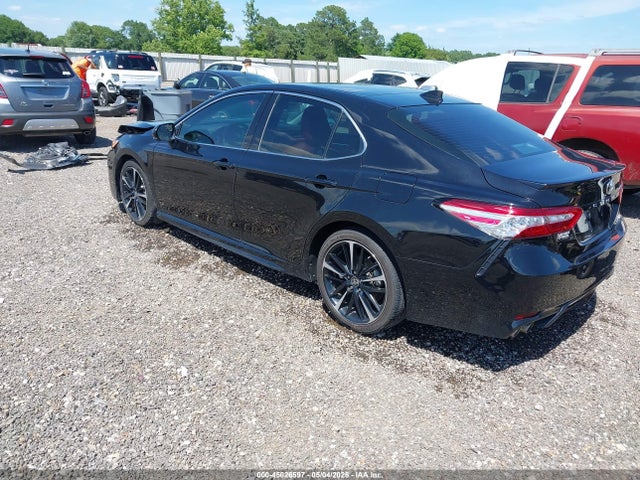 2020 Toyota CAMRY XSE photo 3