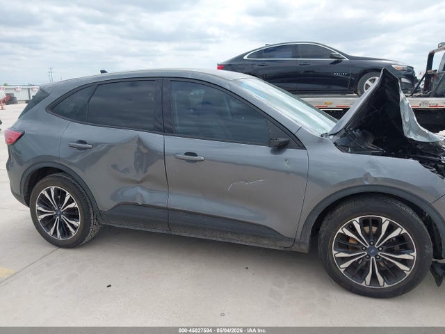2022 FORD ESCAPE SE 18
