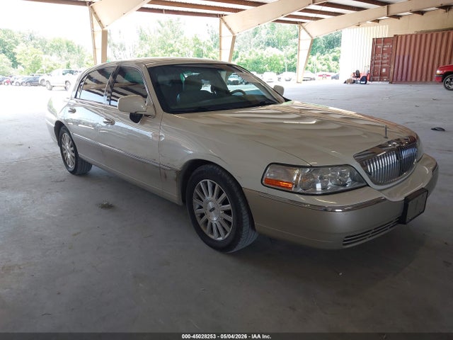 2004 LINCOLN TOWN CAR SIGNATURE