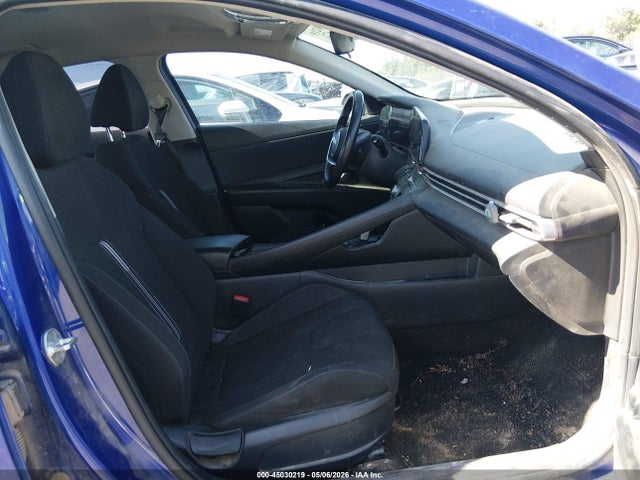 صورة 5 لـ 2023 Hyundai ELANTRA SEL