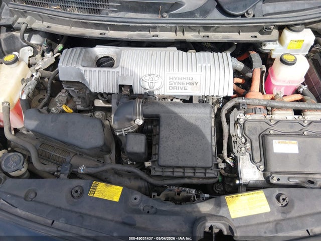 صورة 10 لـ 2014 Toyota PRIUS THREE