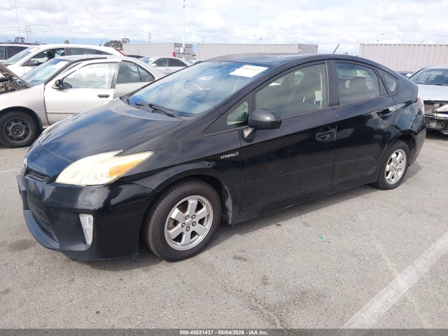صورة 2 لـ 2014 Toyota PRIUS THREE