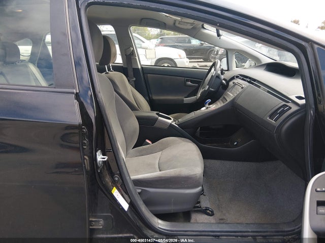 صورة 5 لـ 2014 Toyota PRIUS THREE