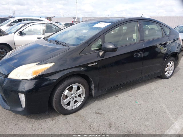 صورة 6 لـ 2014 Toyota PRIUS THREE