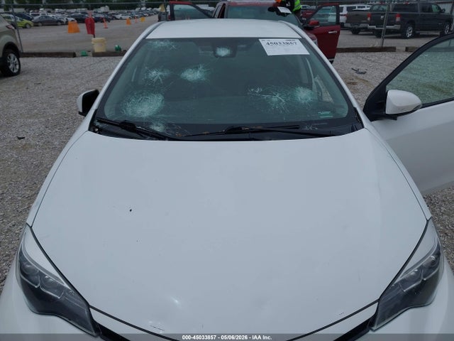2017 Toyota COROLLA SE photo 6
