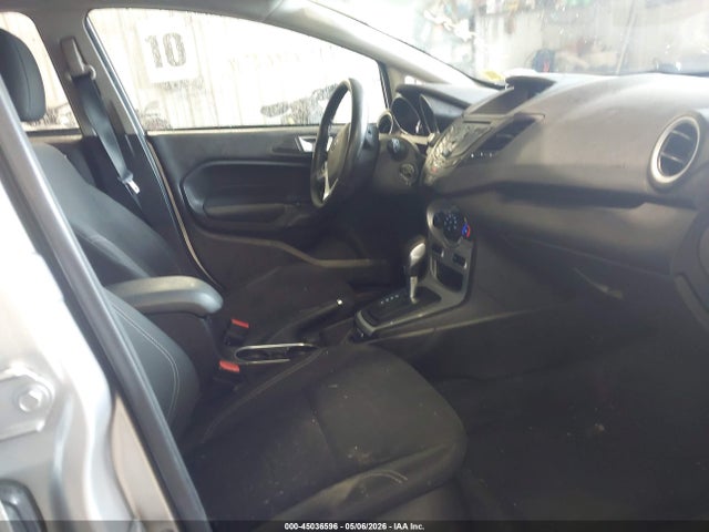 2016 FORD FIESTA SE photo 5