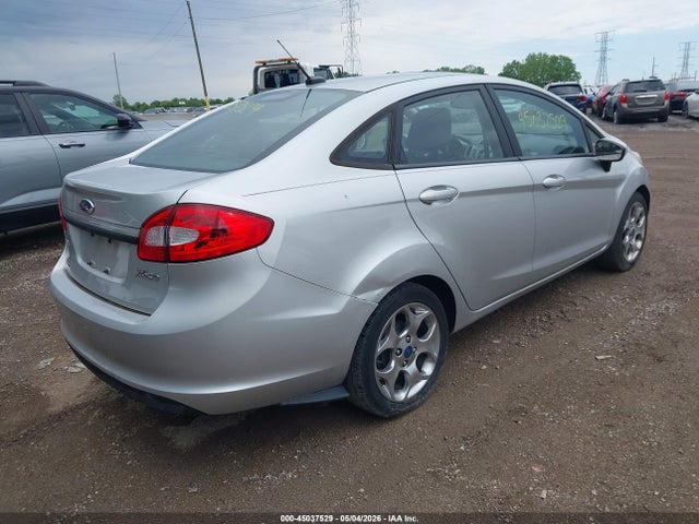 FORD FIESTA SEL - 4