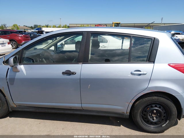 2010 Nissan VERSA 1.8S — миниатюра 15
