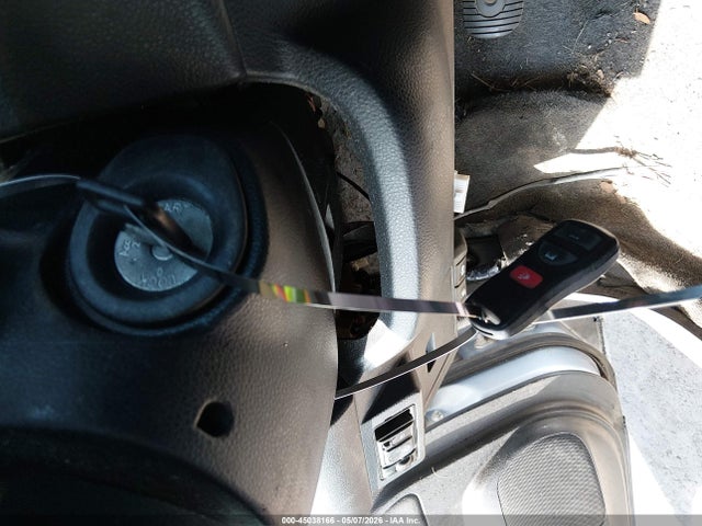 2010 Nissan VERSA 1.8S — миниатюра 11