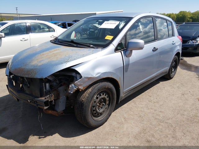 2010 Nissan VERSA 1.8S — фото 2