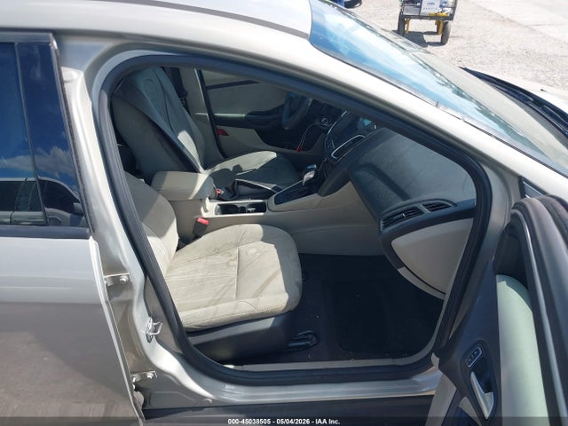 FORD FOCUS SE - 5