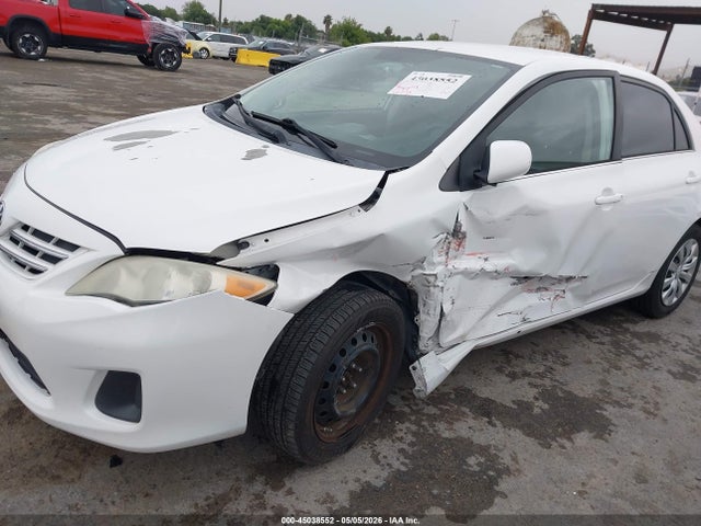 2013 Toyota COROLLA LE thumbnail 6