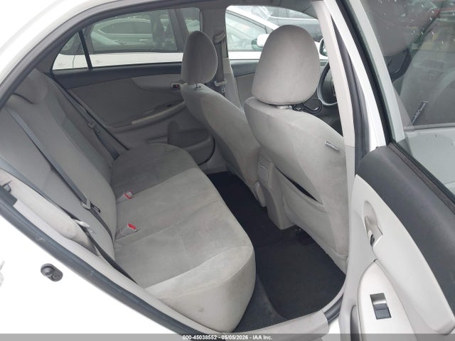 2013 Toyota COROLLA LE photo 8
