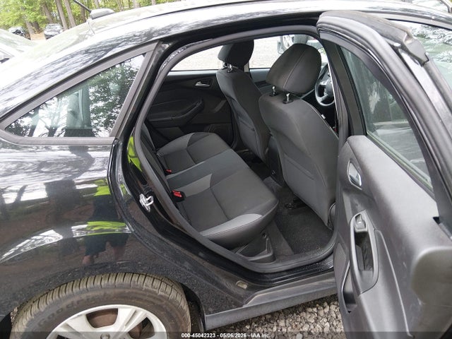 FORD FOCUS SE - 8