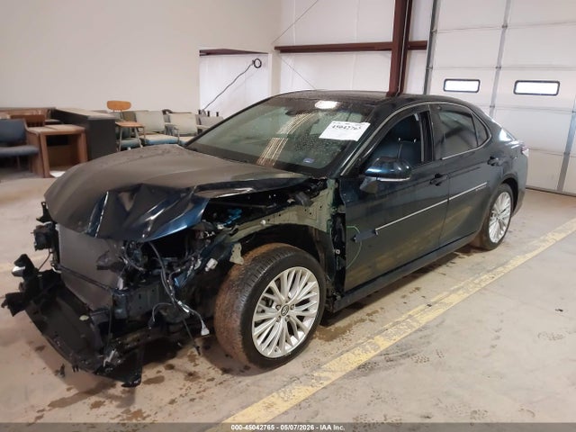 2018 Toyota CAMRY XLE photo 2