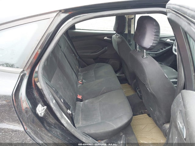 FORD FOCUS SE - 8