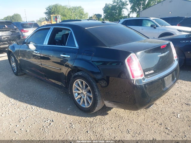 2011 Chrysler 300C — фото 3