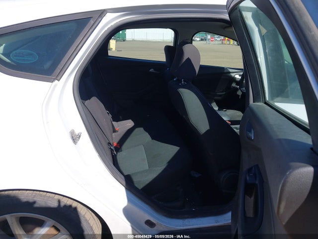 FORD FOCUS SE - 8