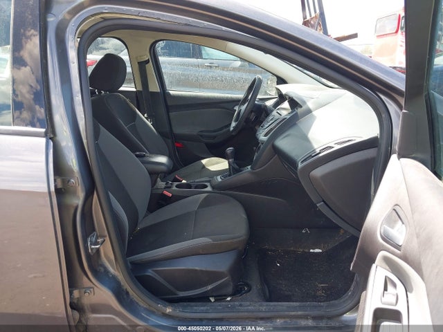 FORD FOCUS SE - 5