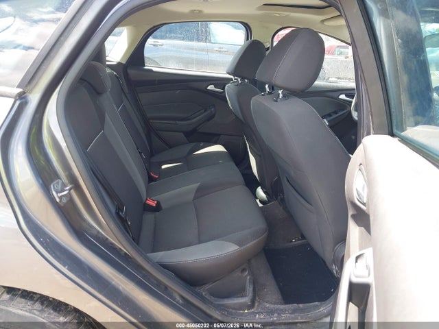 FORD FOCUS SE - 8