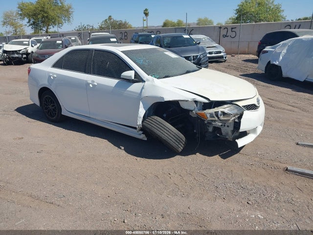 2014 TOYOTA CAMRY SE