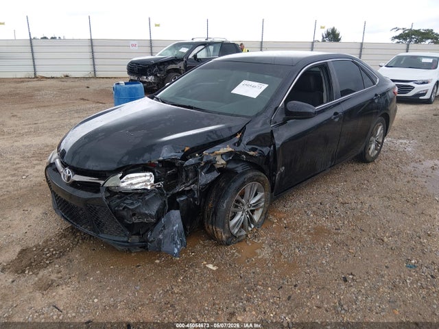 2015 Toyota CAMRY SE photo 2