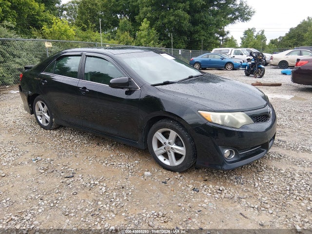 2014 TOYOTA CAMRY SE