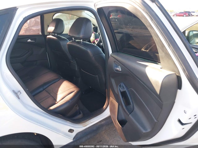 FORD FOCUS SE - 8