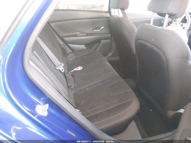 صورة 8 لـ 2021 Hyundai ELANTRA SEL