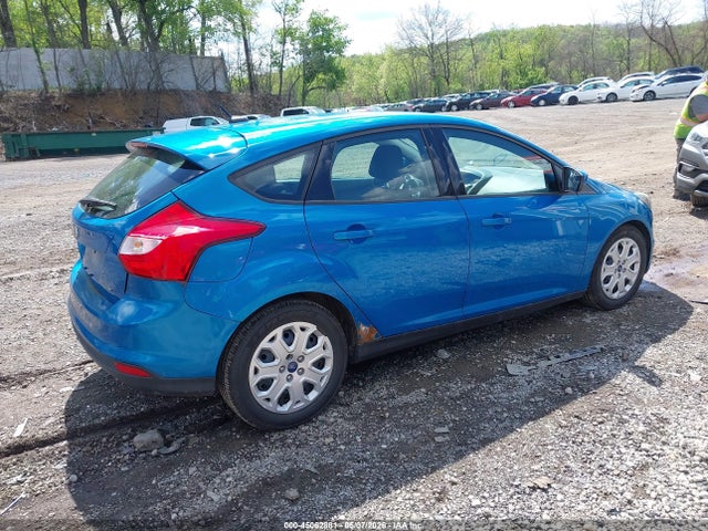 FORD FOCUS SE - 4