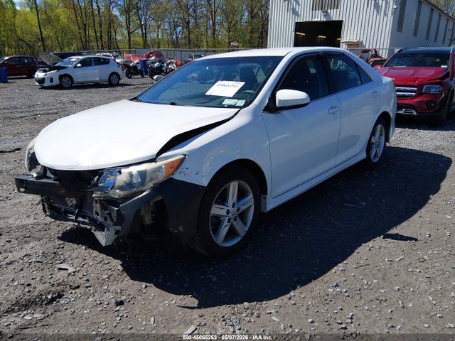 2014 Toyota CAMRY SE photo 2