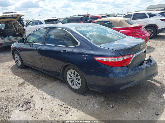 2017 Toyota CAMRY LE photo 3