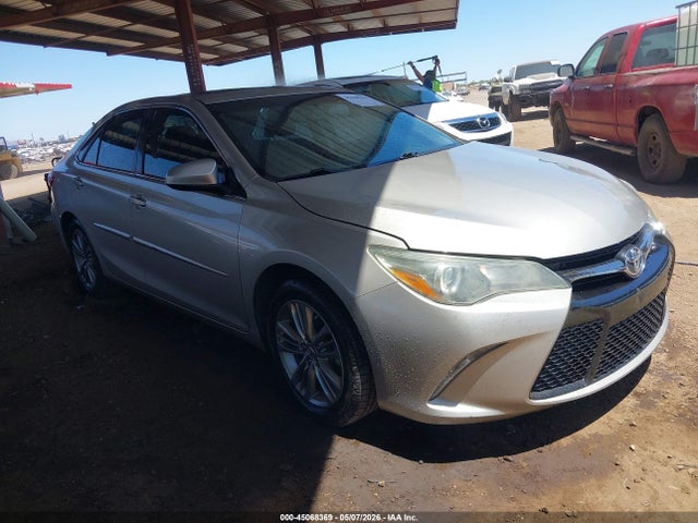 2015 Toyota CAMRY SE photo 1