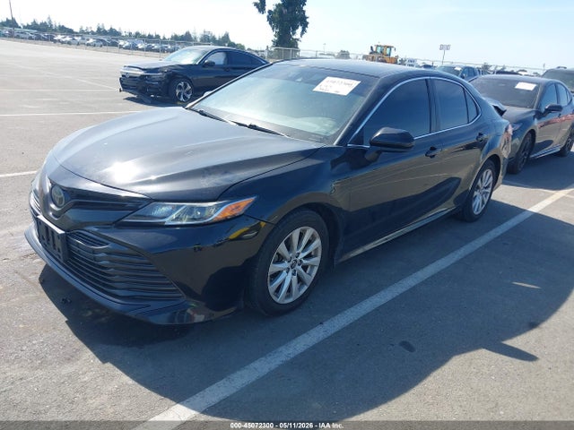 2018 Toyota CAMRY LE — фото 2