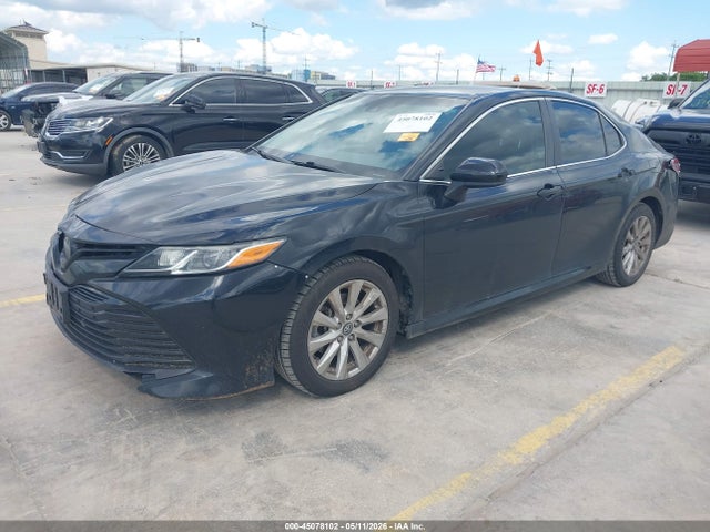 2018 Toyota CAMRY LE photo 2