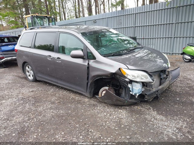 2015 TOYOTA SIENNA LE 7 PASSENGER/LE 8 PASSENGER