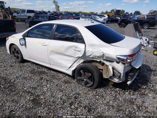 2011 Toyota COROLLA LE photo 3