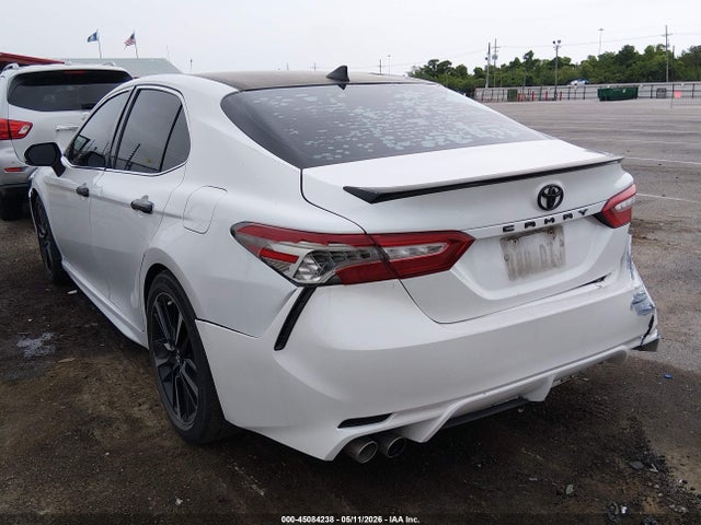 2019 Toyota CAMRY XSE photo 3