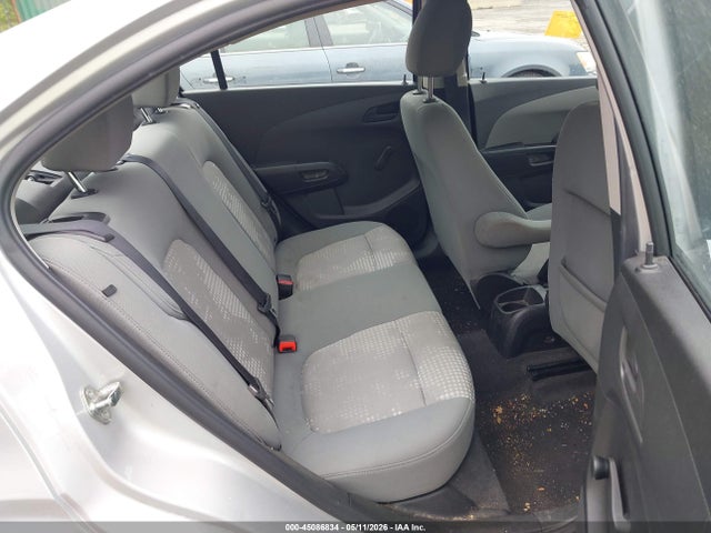 صورة 8 لـ 2015 Chevrolet SONIC LS AUTO