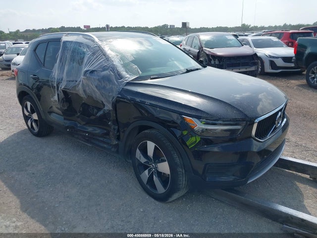 2020 VOLVO XC40 T5 MOMENTUM