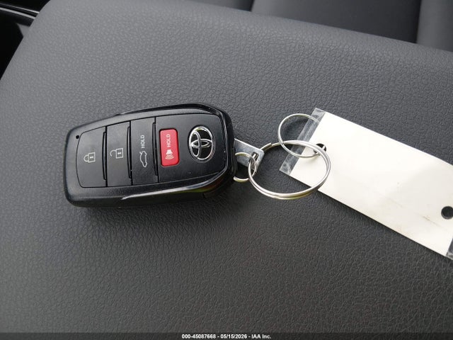 2026 Toyota CAMRY SE thumbnail 11