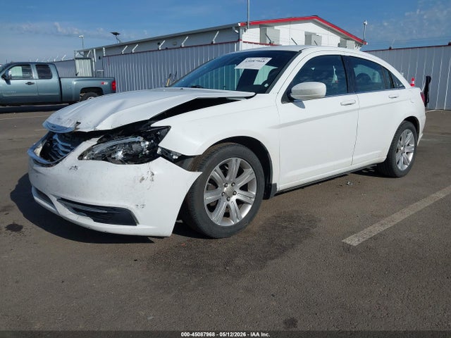 2011 Chrysler 200 TOURING — фото 2